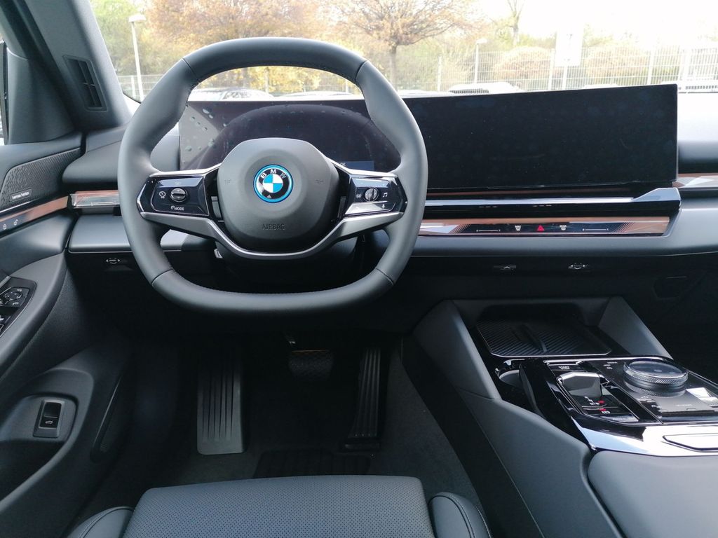 BMW i5 2025