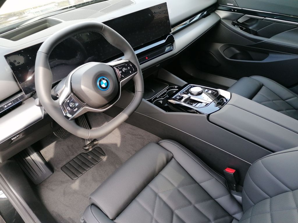 BMW i5 2025
