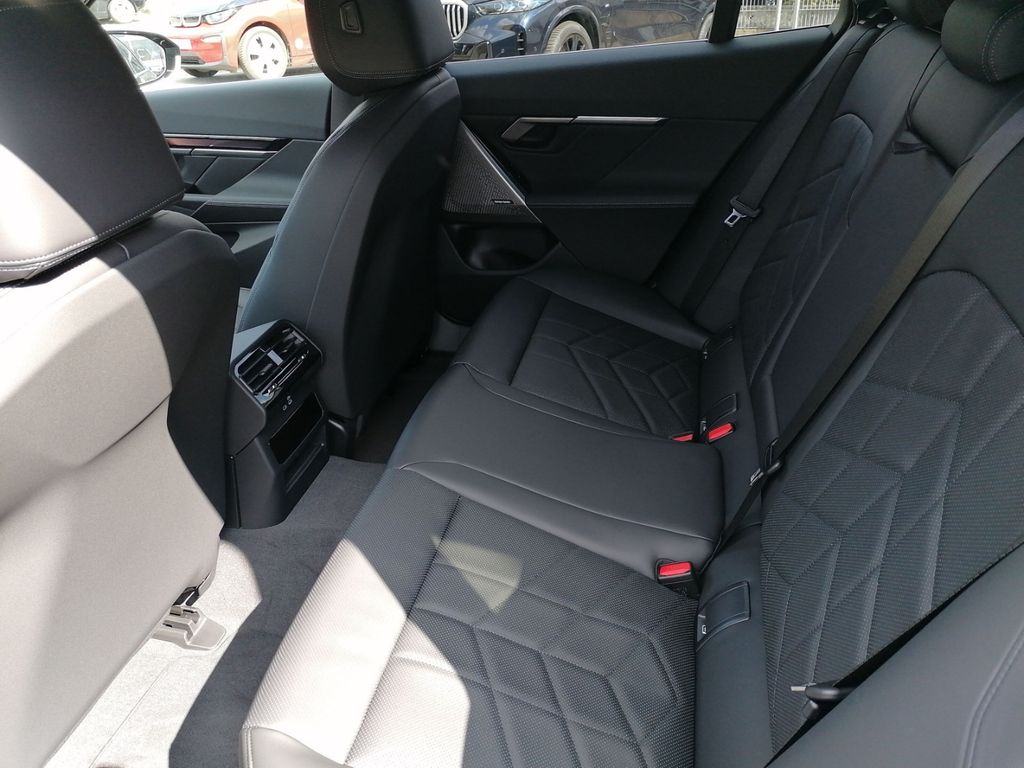 BMW i5 2025