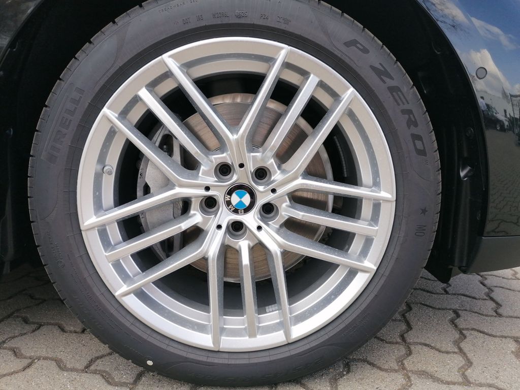 BMW i5 2025