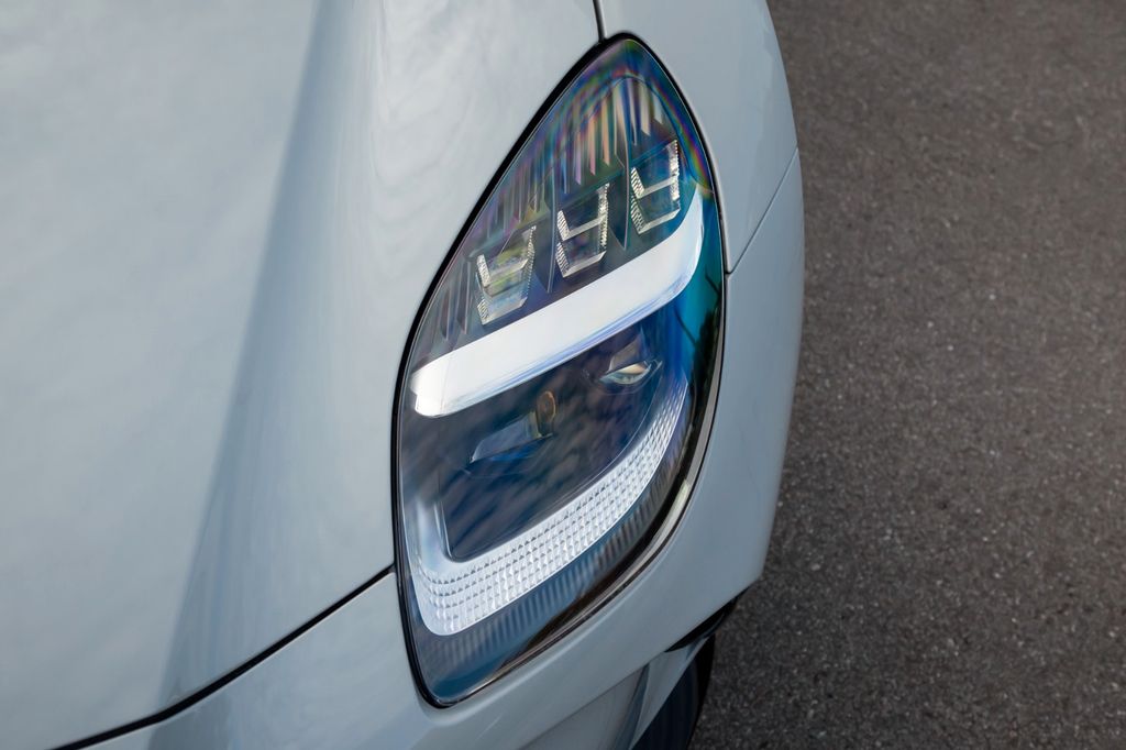 Aston Martin V8 Vantage 2025