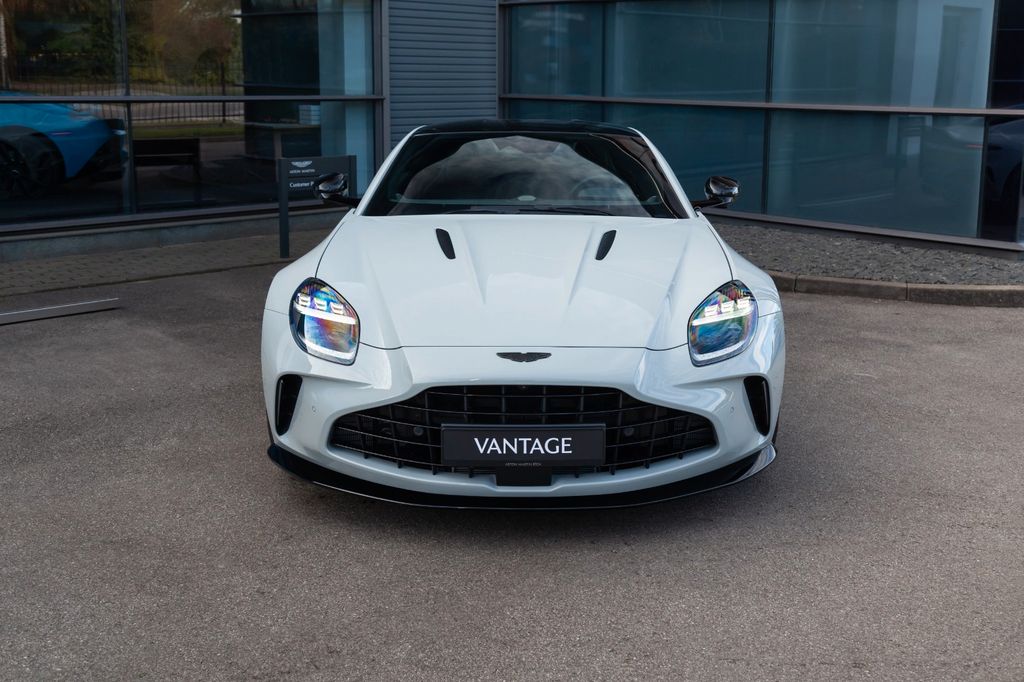Aston Martin V8 Vantage 2025