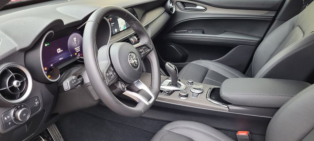 Alfa Romeo Stelvio 2023