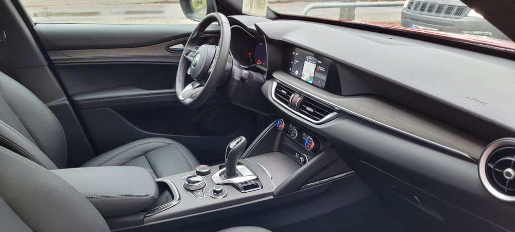 Alfa Romeo Stelvio 2023