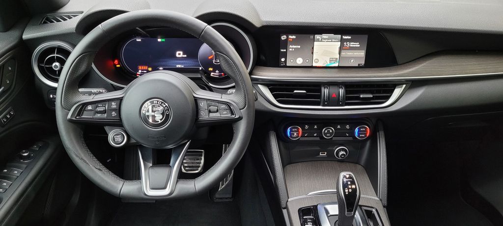 Alfa Romeo Stelvio 2023