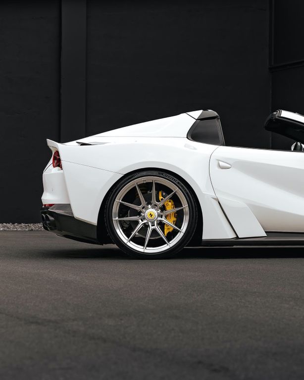 Ferrari 812 2023