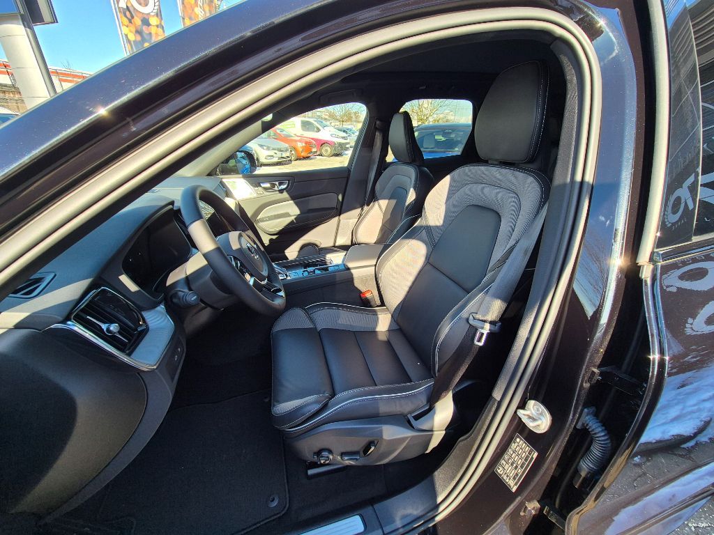 Volvo XC60 2025