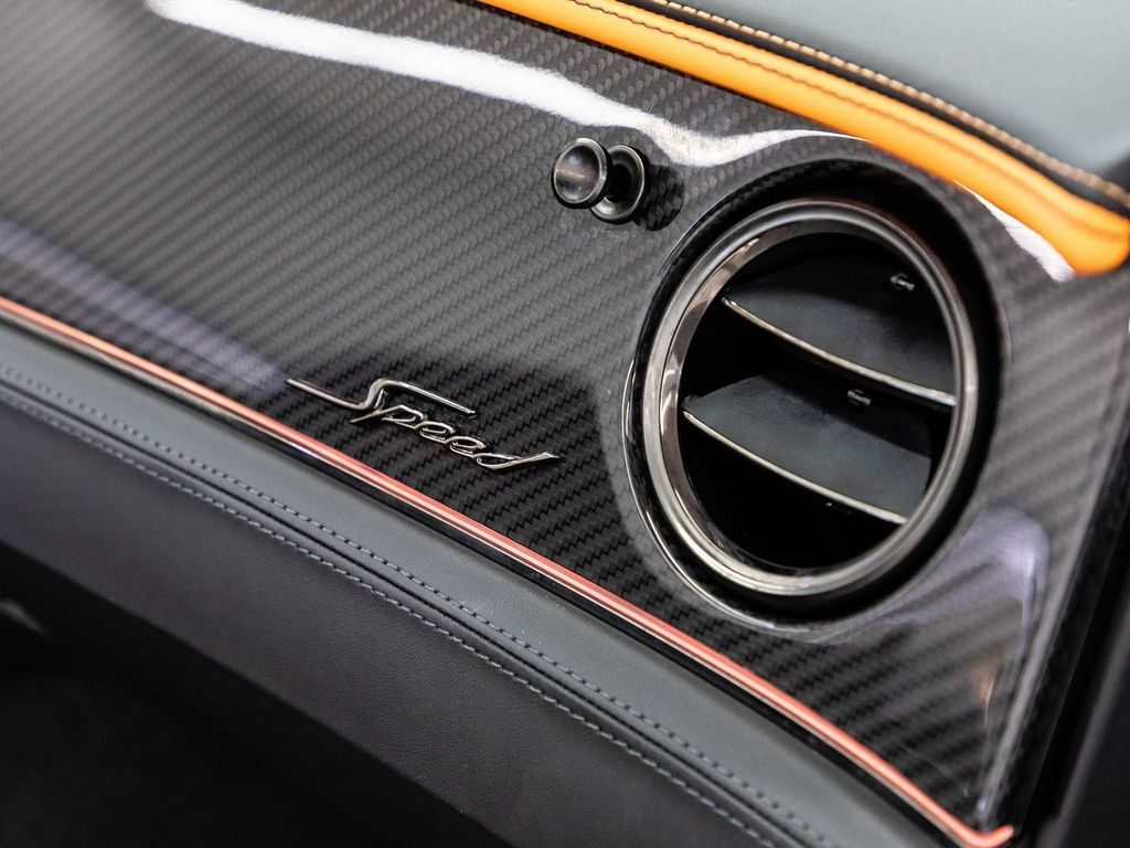 Bentley Continental GTC 2025