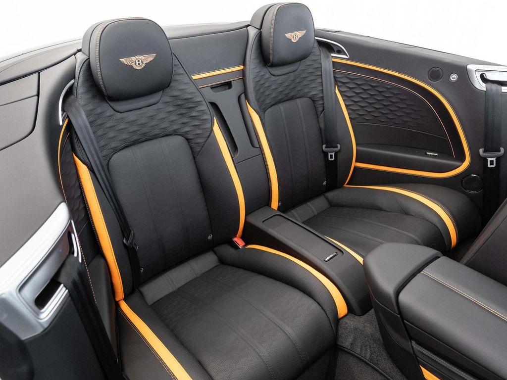 Bentley Continental GTC 2025