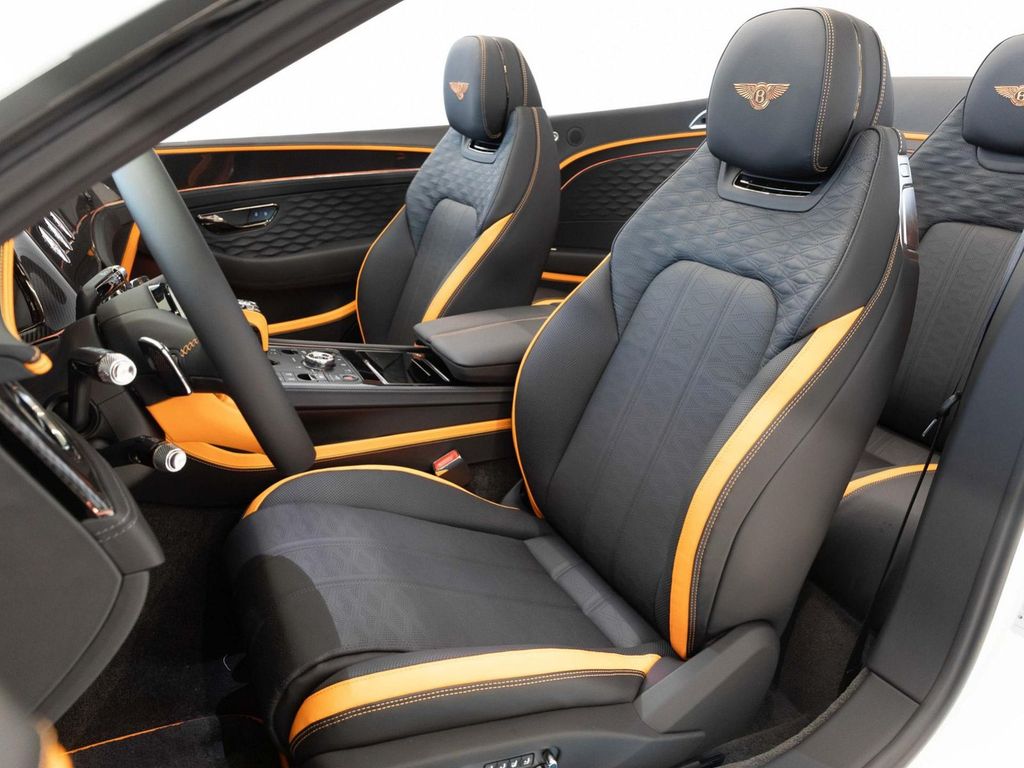 Bentley Continental GTC 2025