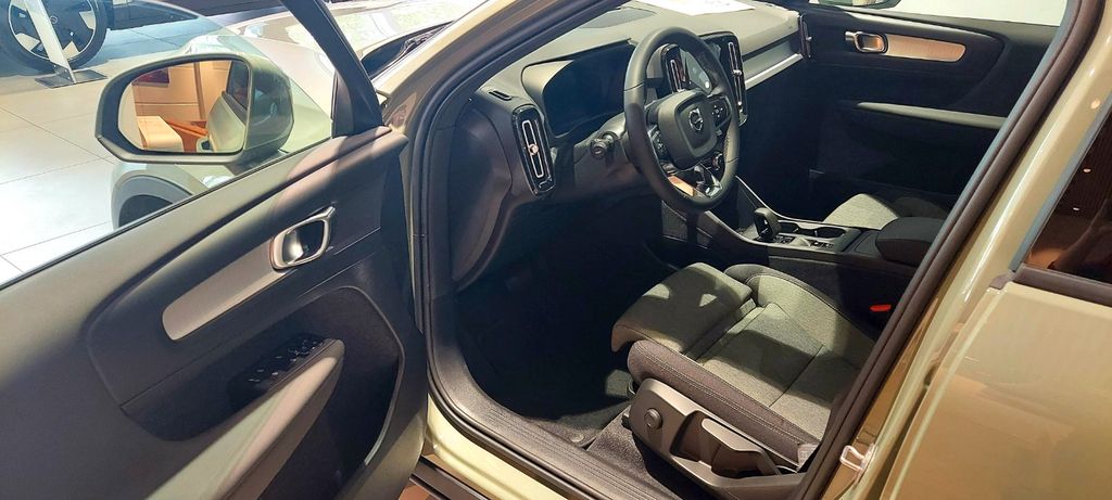 Volvo XC40 2024