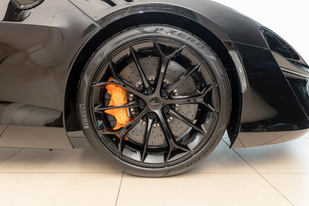 McLaren Artura 2025