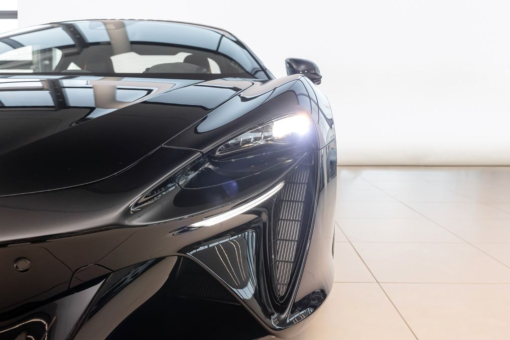 McLaren Artura 2025