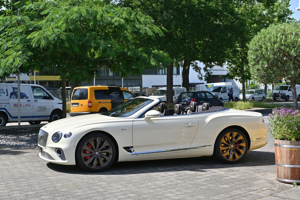 Bentley Continental GTC 2024
