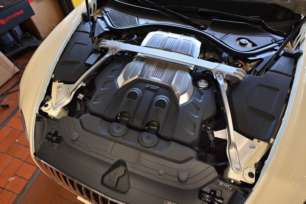 Bentley Continental GTC 2024