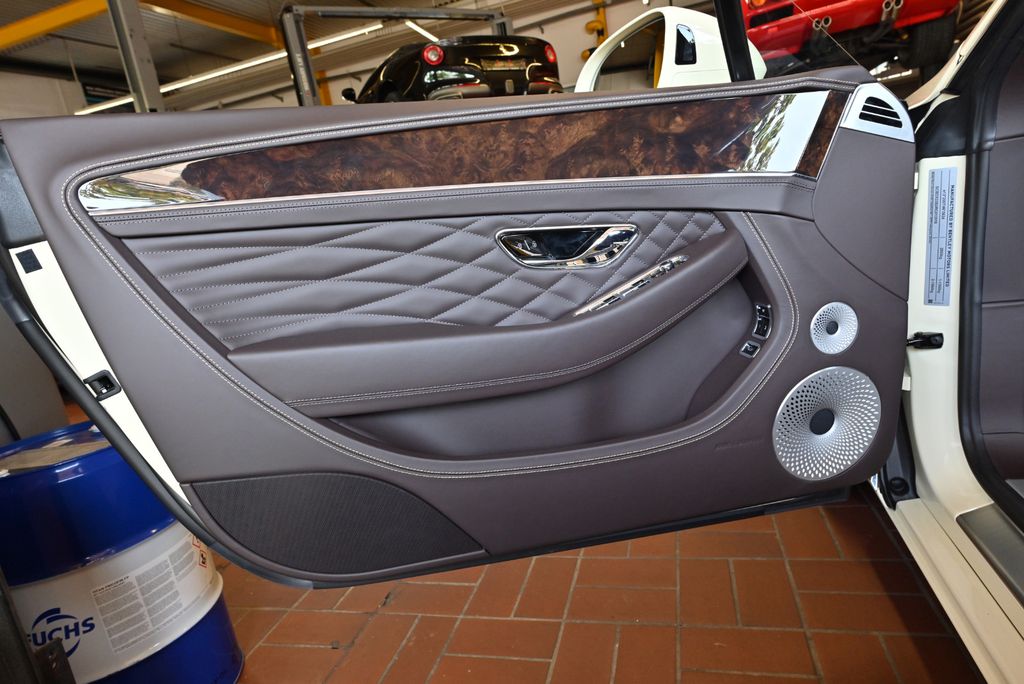 Bentley Continental GTC 2024