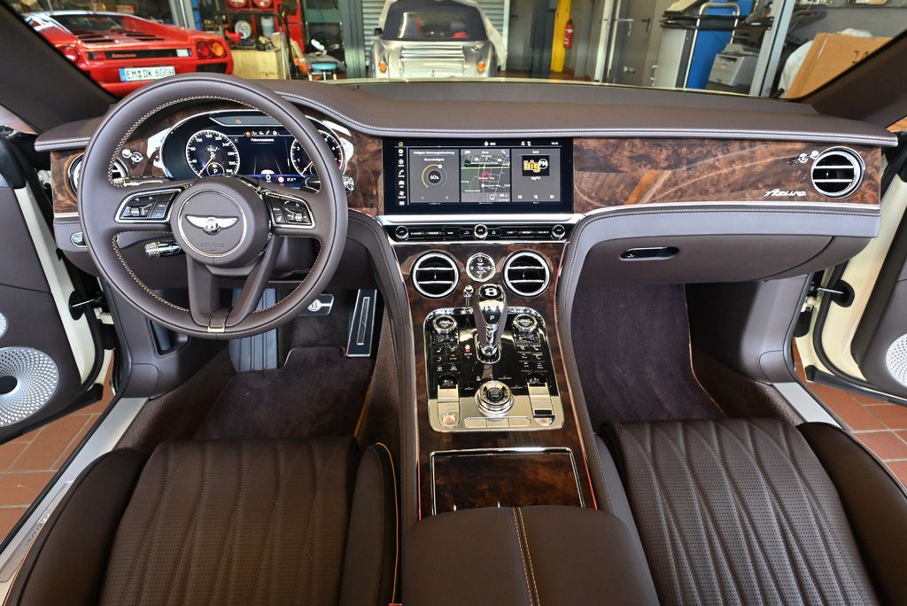 Bentley Continental GTC 2024