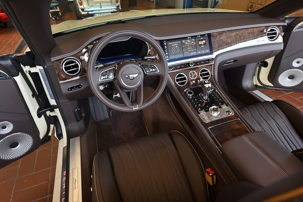 Bentley Continental GTC 2024