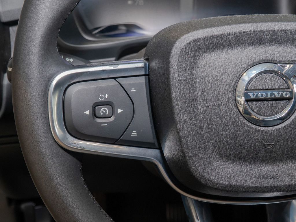 Volvo EX40 2025