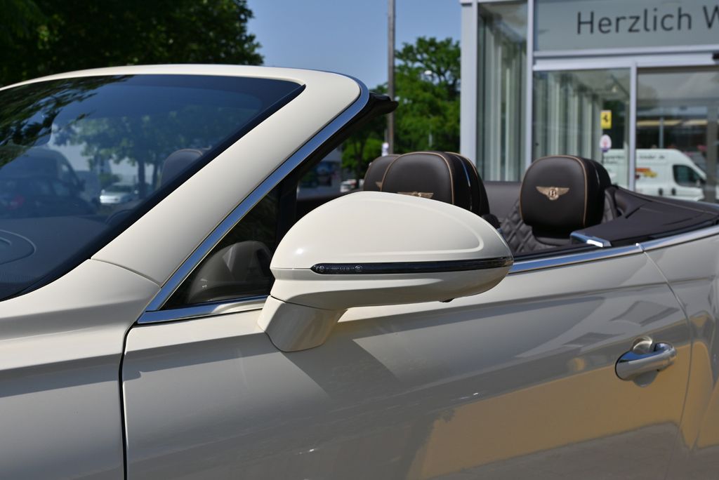 Bentley Continental GTC 2024