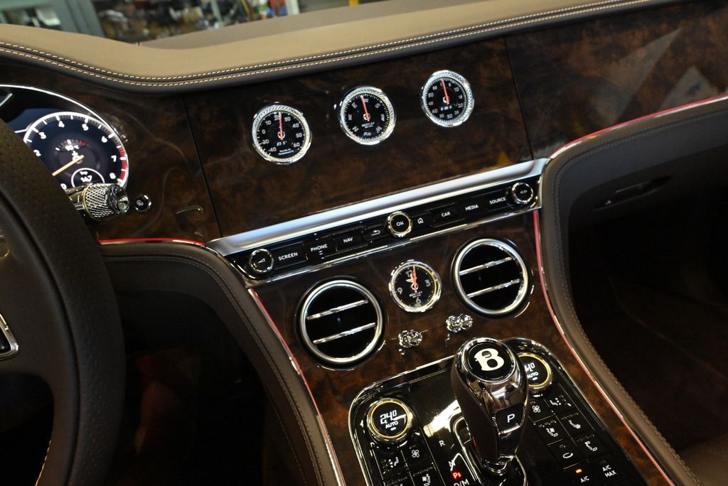 Bentley Continental GTC 2024