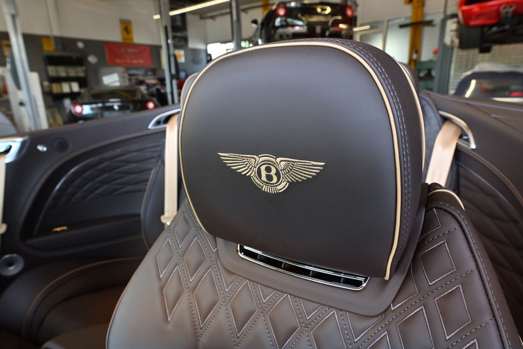 Bentley Continental GTC 2024