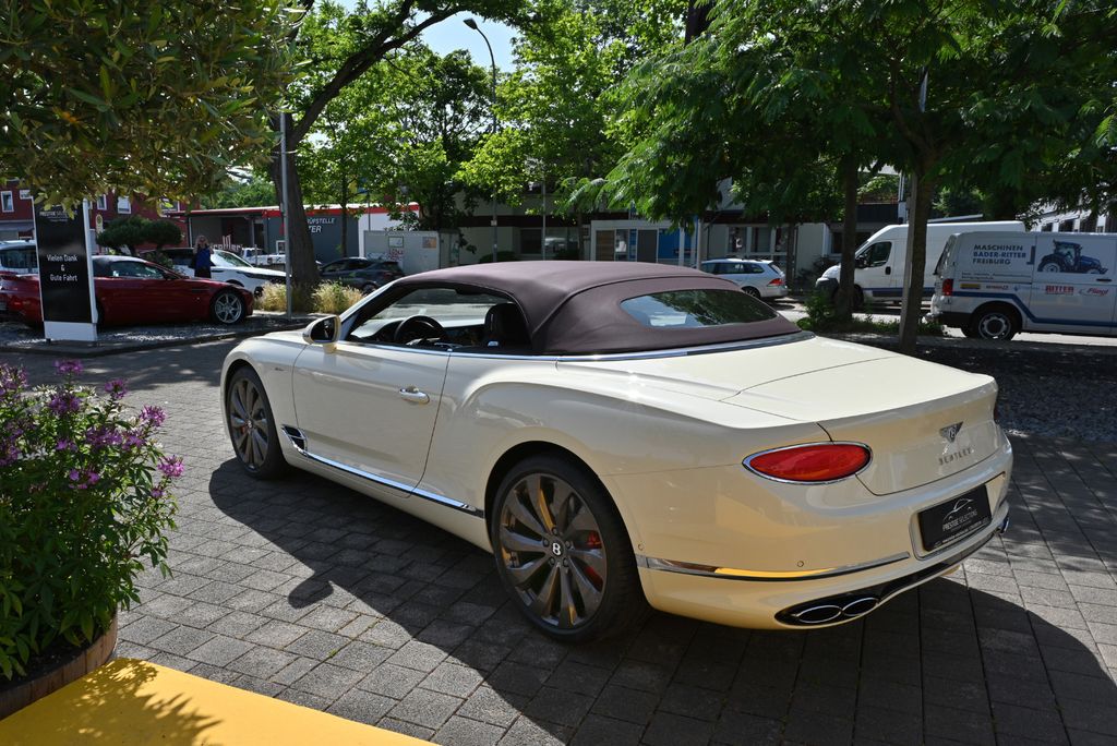 Bentley Continental GTC 2024