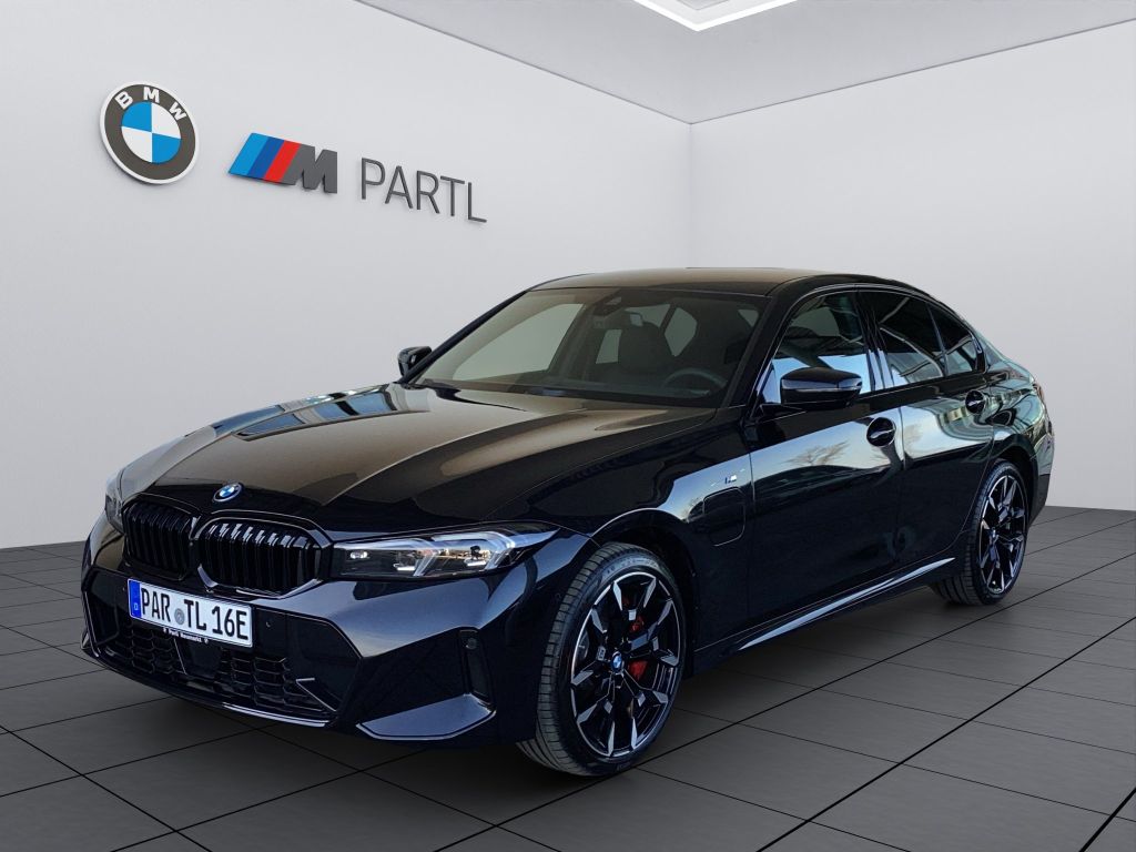 BMW 330 2025