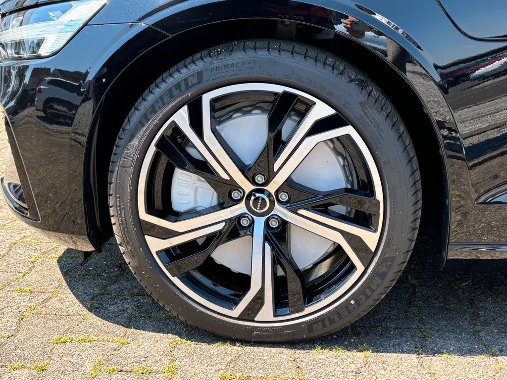 Volvo V60 2025