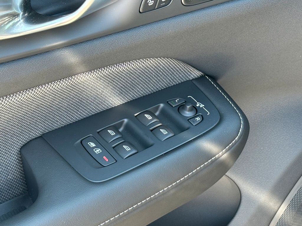 Volvo V60 2025