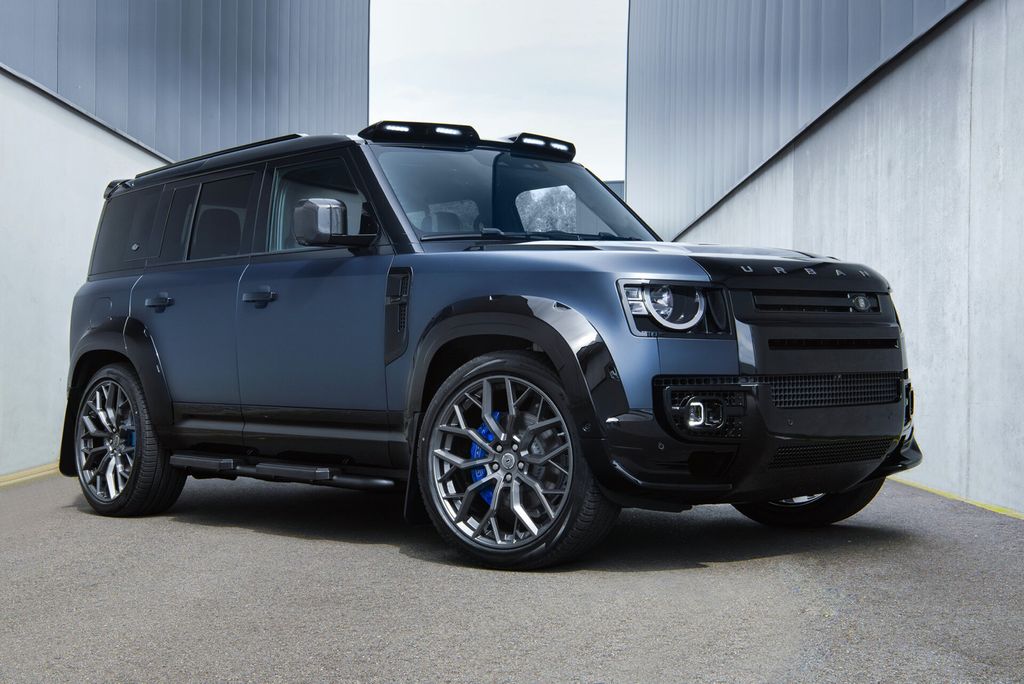 Land Rover Defender 2024