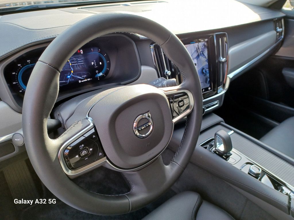 Volvo V90 2024