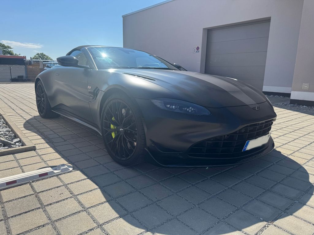 Aston Martin V8 Vantage 2022
