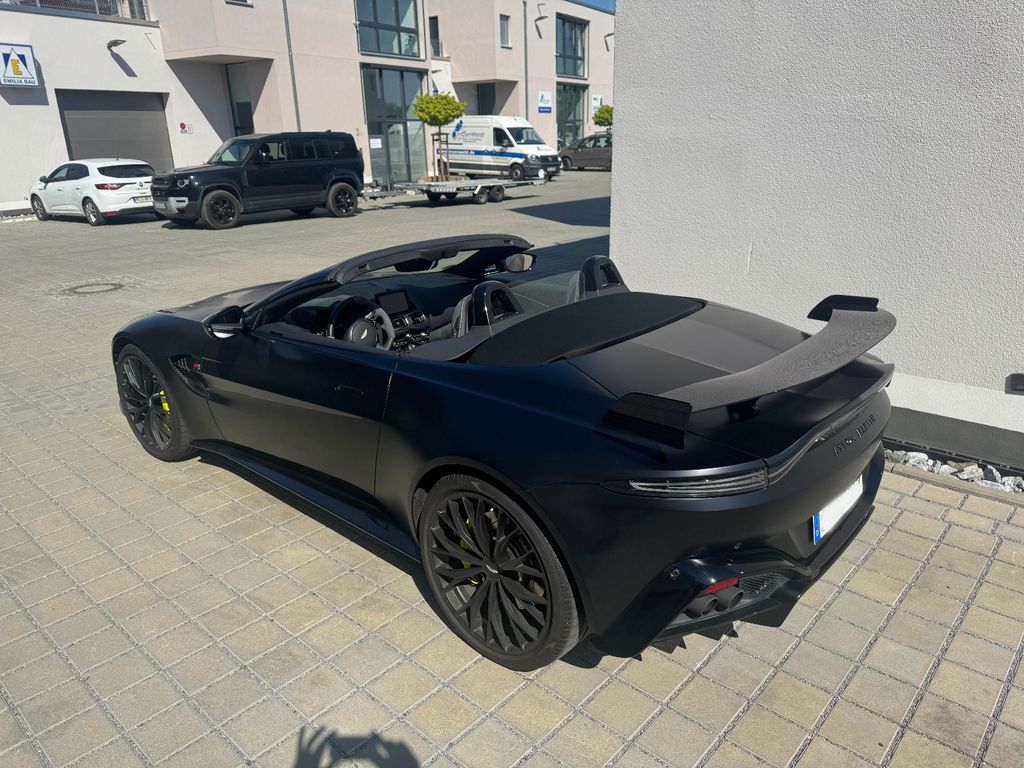 Aston Martin V8 Vantage 2022