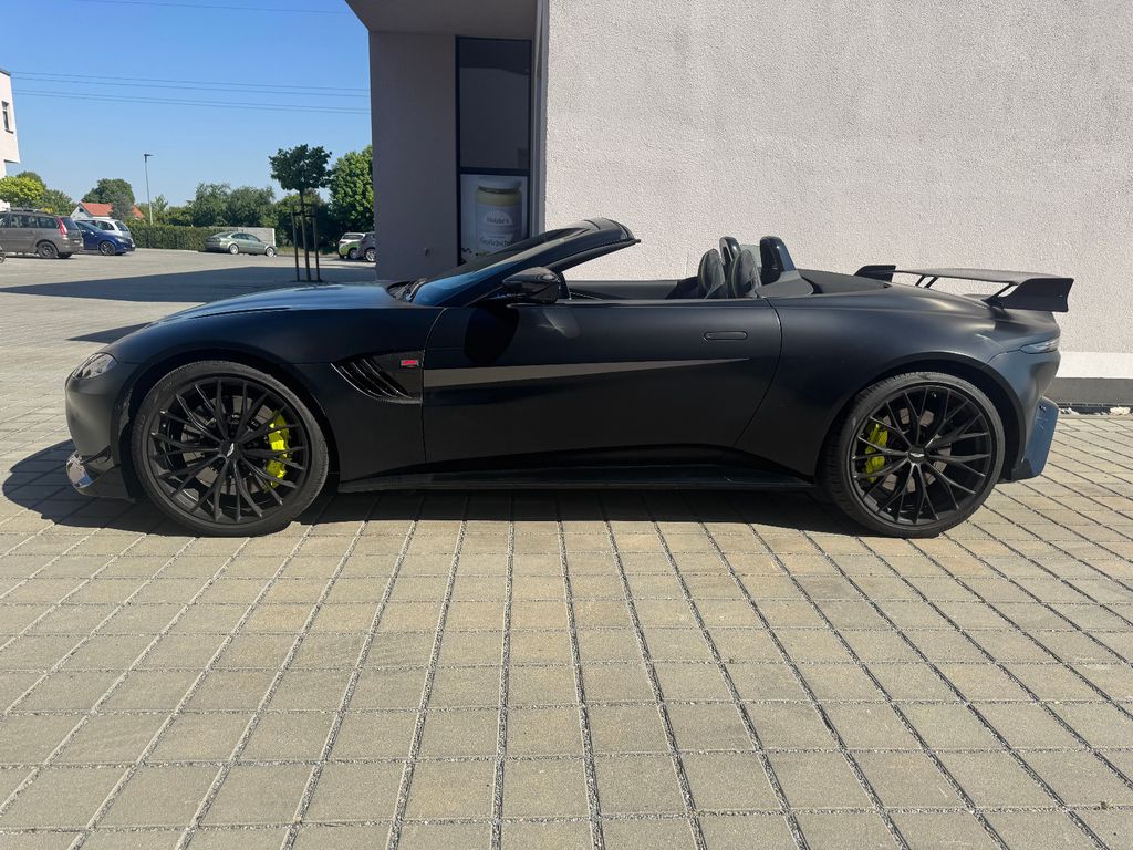 Aston Martin V8 Vantage 2022