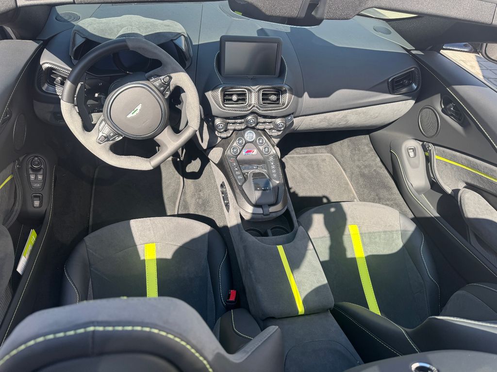 Aston Martin V8 Vantage 2022