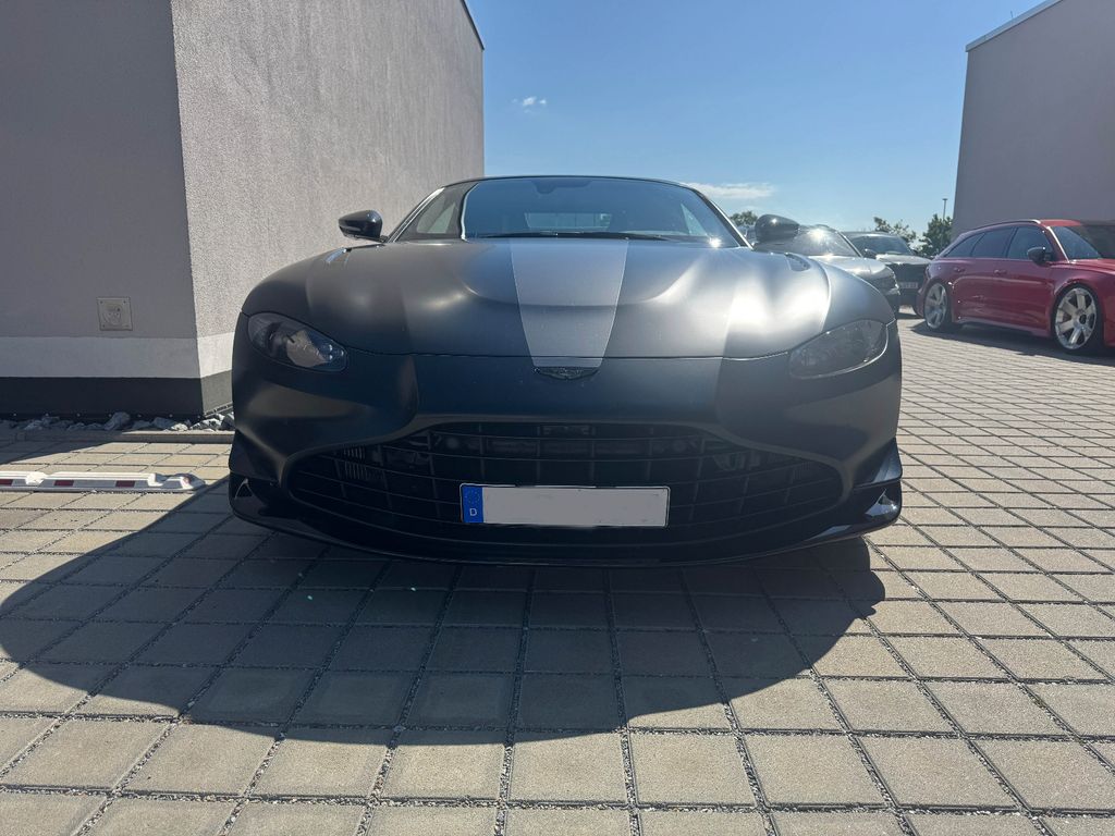 Aston Martin V8 Vantage 2022