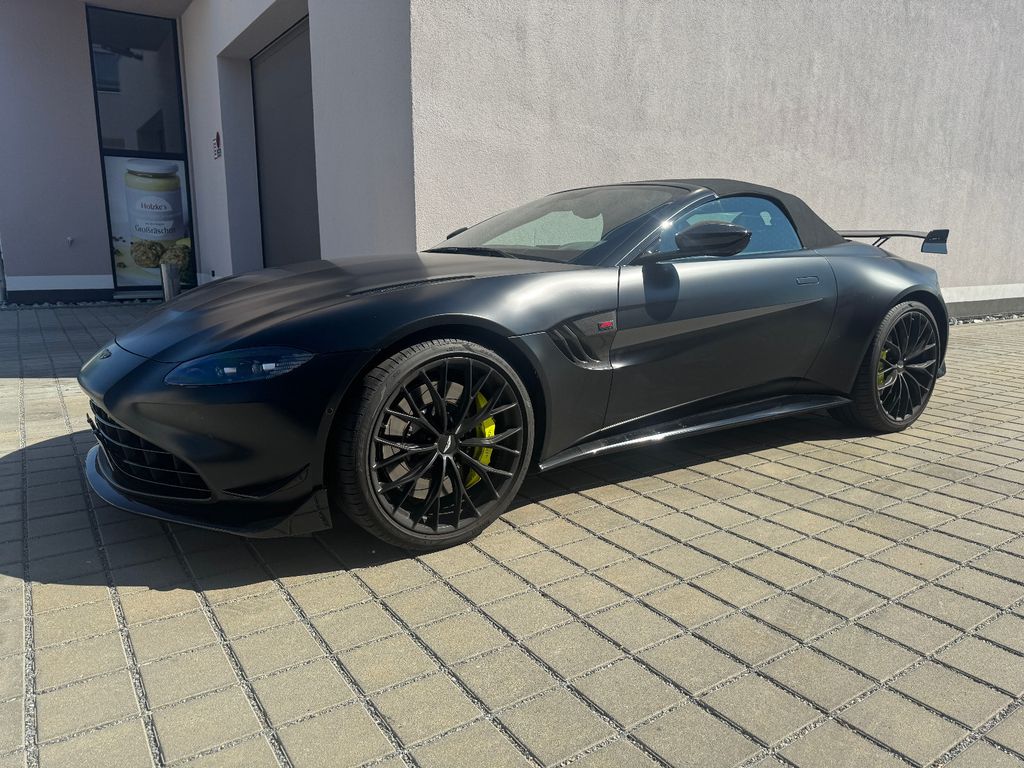 Aston Martin V8 Vantage 2022