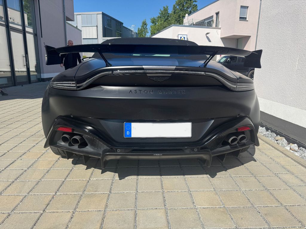 Aston Martin V8 Vantage 2022