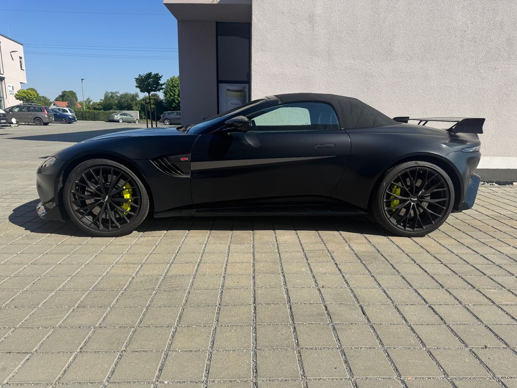 Aston Martin V8 Vantage 2022