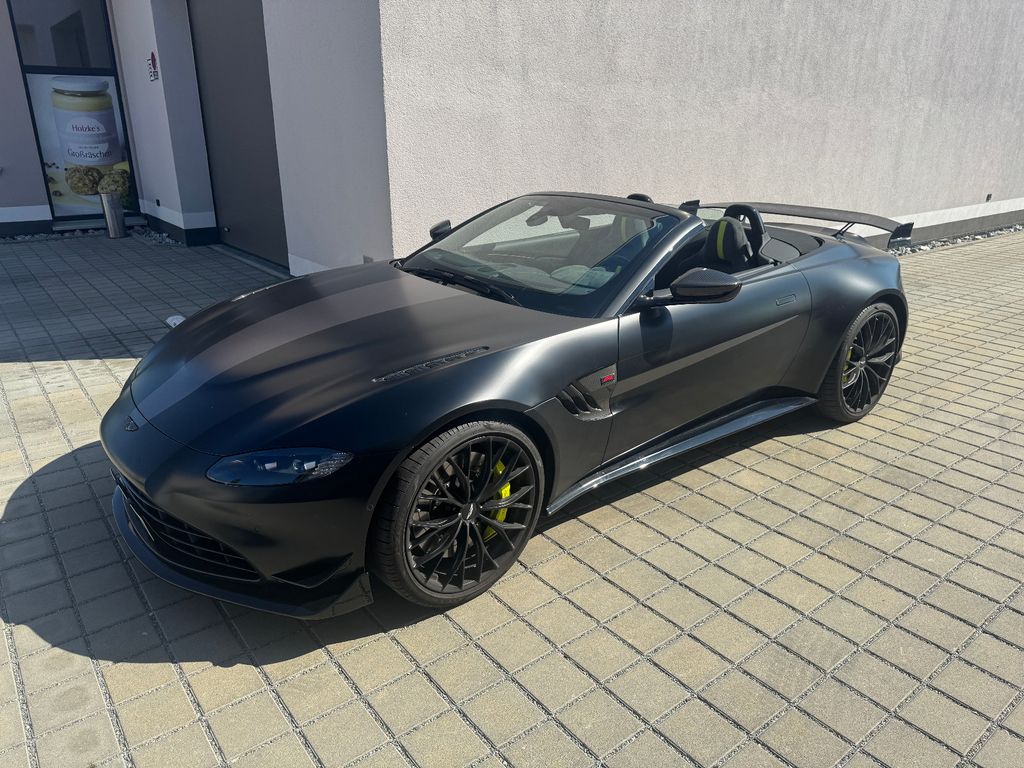 Aston Martin V8 Vantage 2022