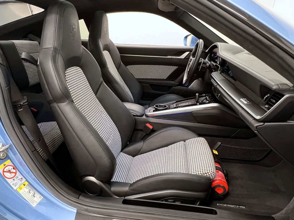 Porsche 992 2023