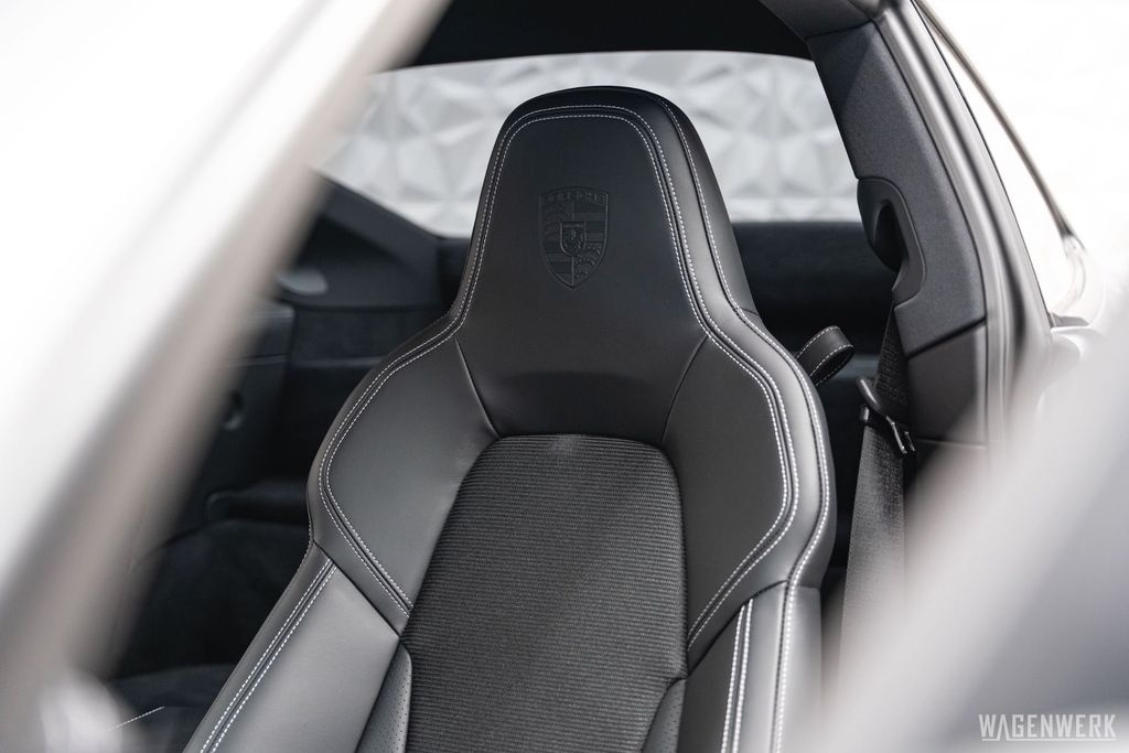 Porsche 992 2023