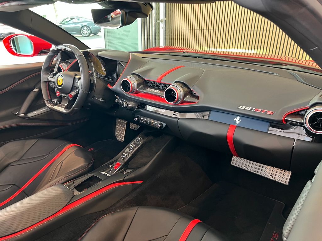 Ferrari 812 2023