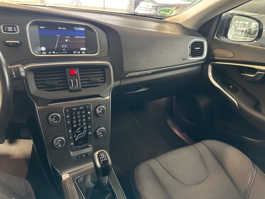 Volvo V40 Cross Country 2015