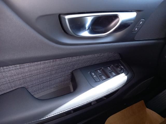 Volvo V60 2024