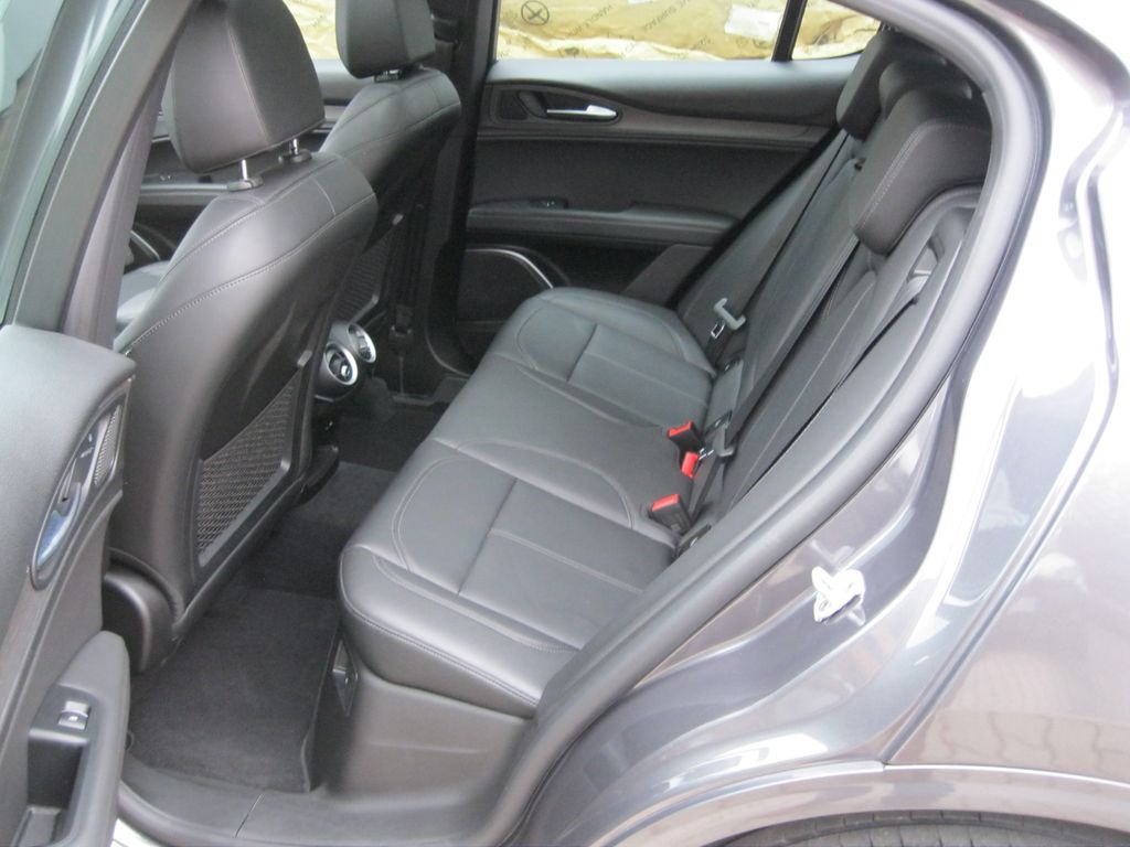 Alfa Romeo Stelvio 2023