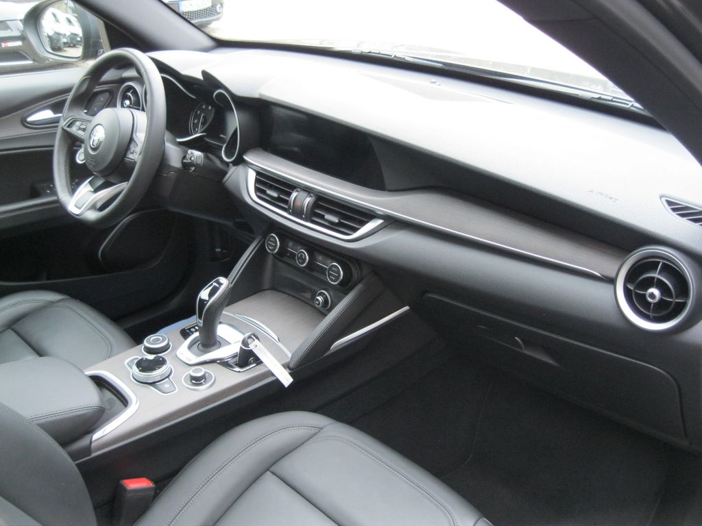 Alfa Romeo Stelvio 2023