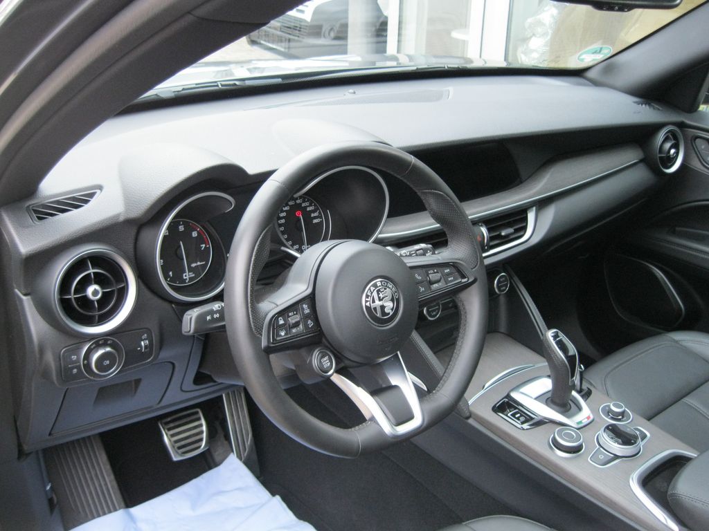 Alfa Romeo Stelvio 2023