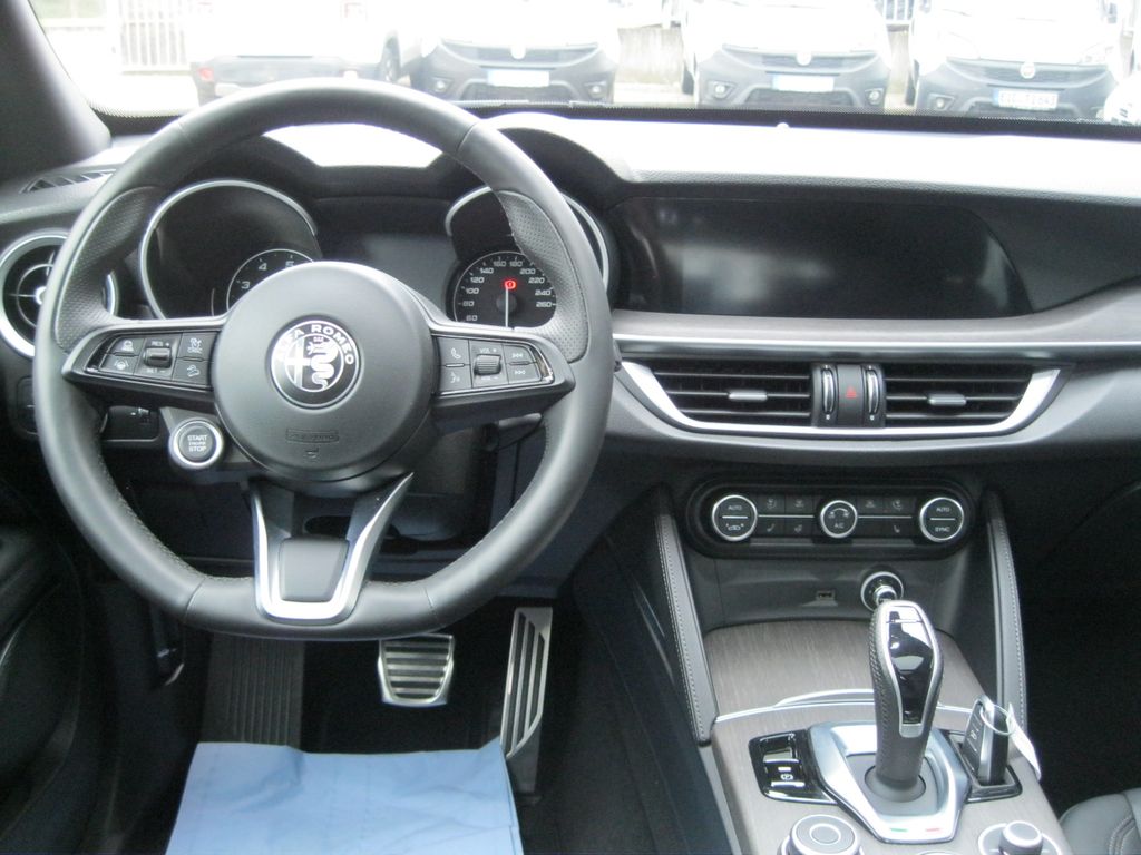 Alfa Romeo Stelvio 2023